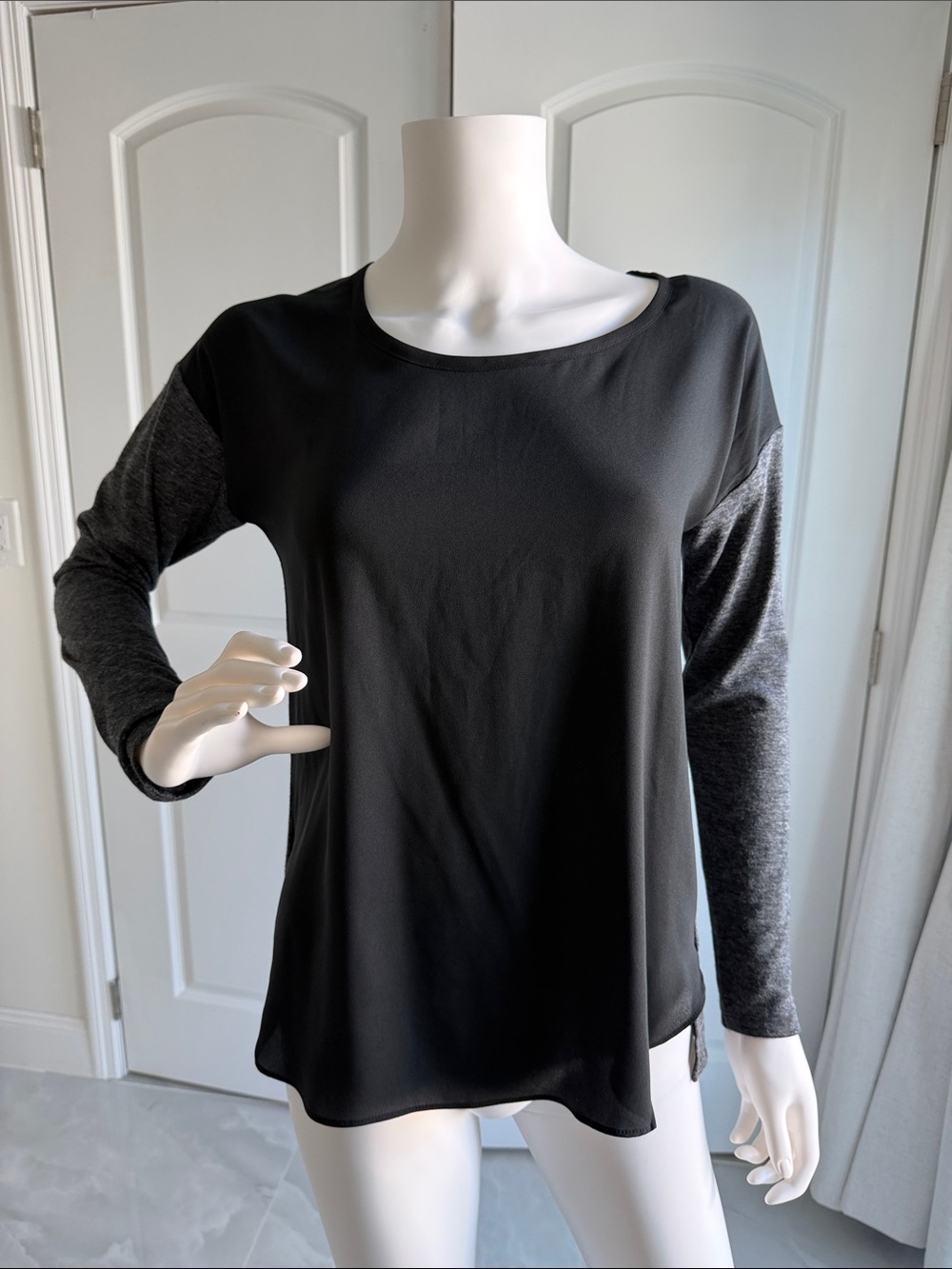 Ann Taylor petites Long Sleeve Scoop Neck Top
